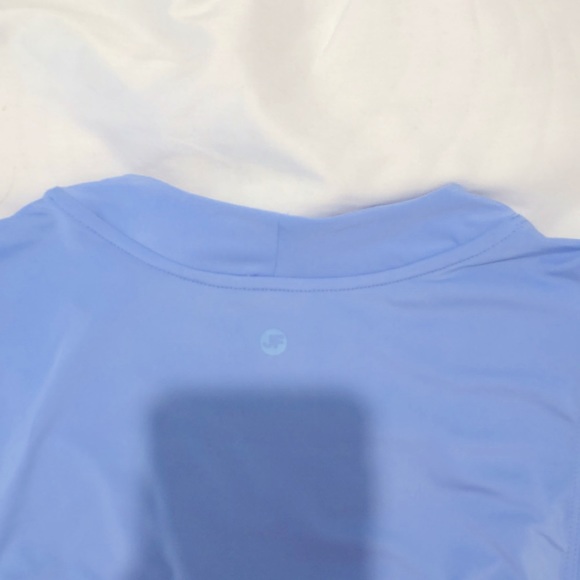 This is on perfect condition, and is an amazing summer/spring tank top. - Picture 3 of 4